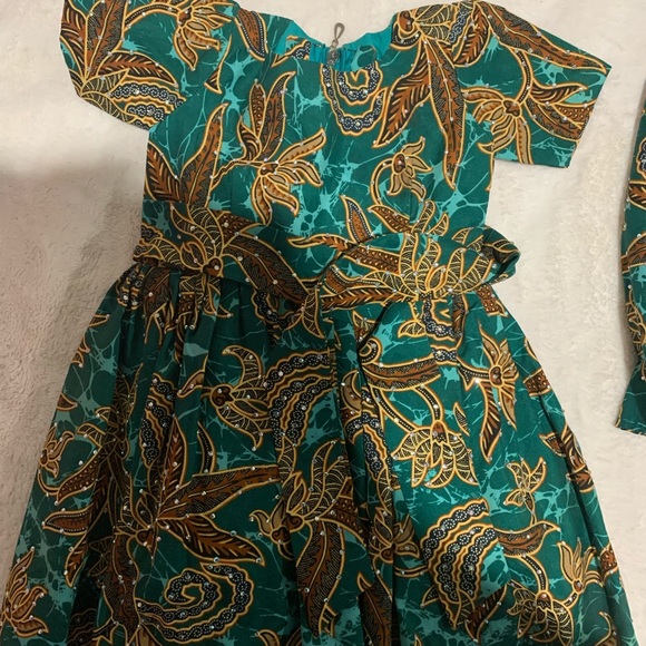 African dress - Picture 2 of 2